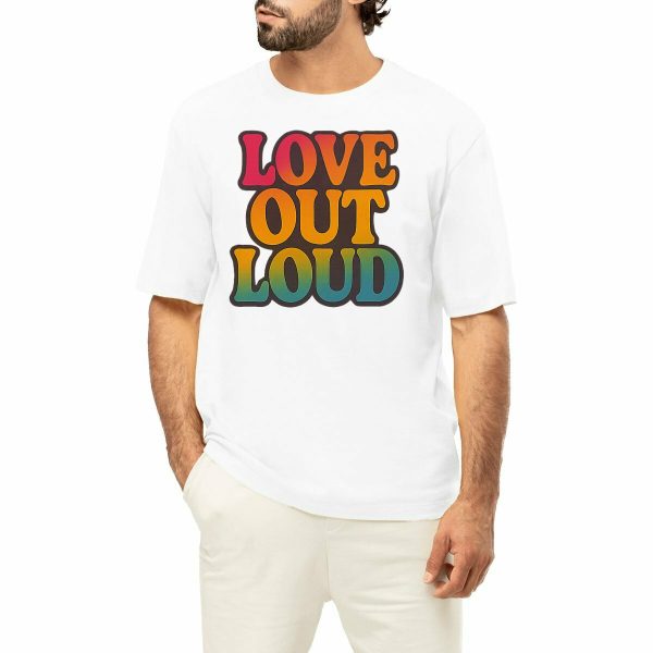 T-shirt « Love Out Loud » porté